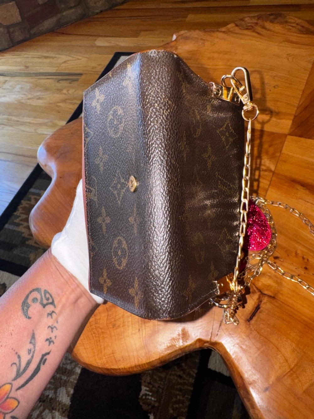 Louis Vuitton
Damier Ebene Porte-Monnaie
Billets
Trésor Wallet repurposed - Picture 12 of 16